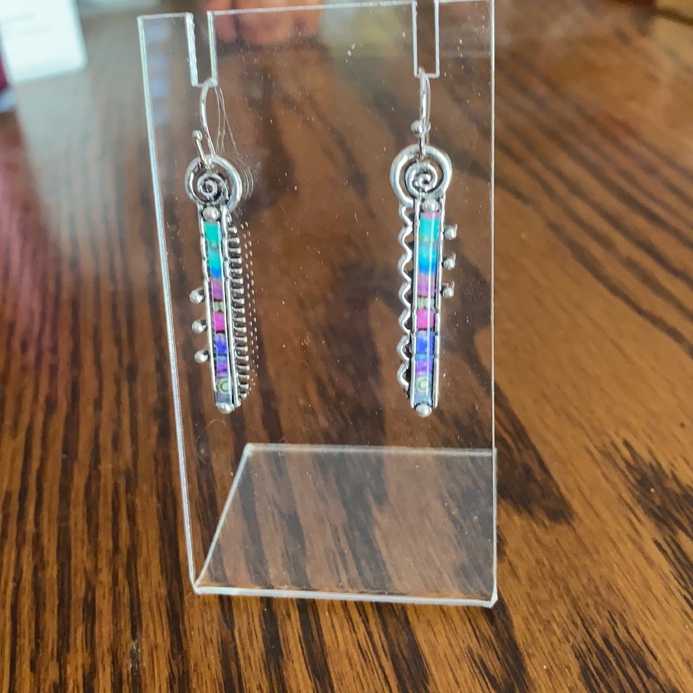 A pair of Colourful earrings - Picture 1 of 3